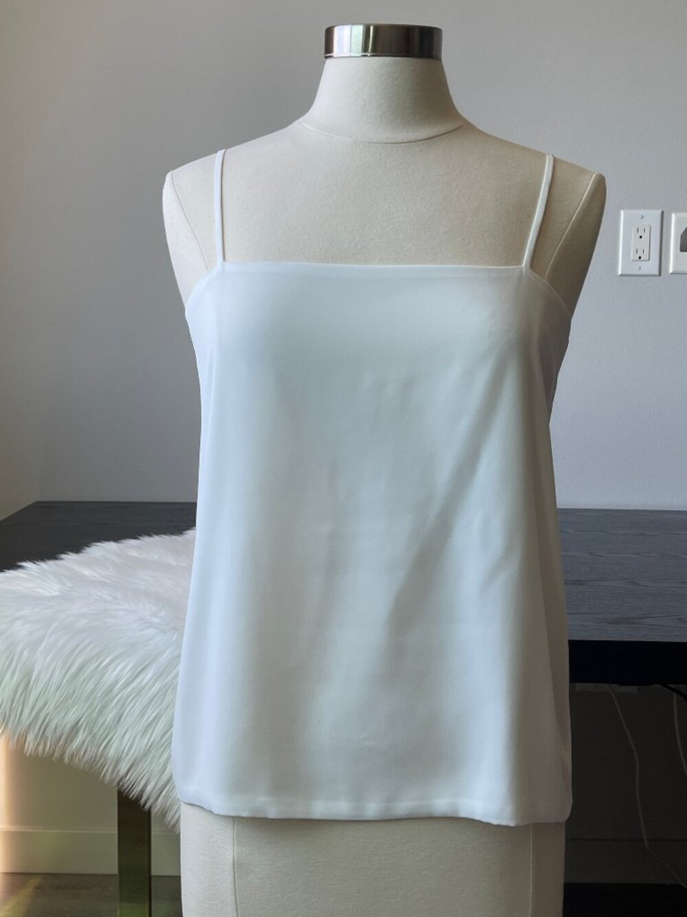 Size S Yufeng Women White Sleeveless camisole Top